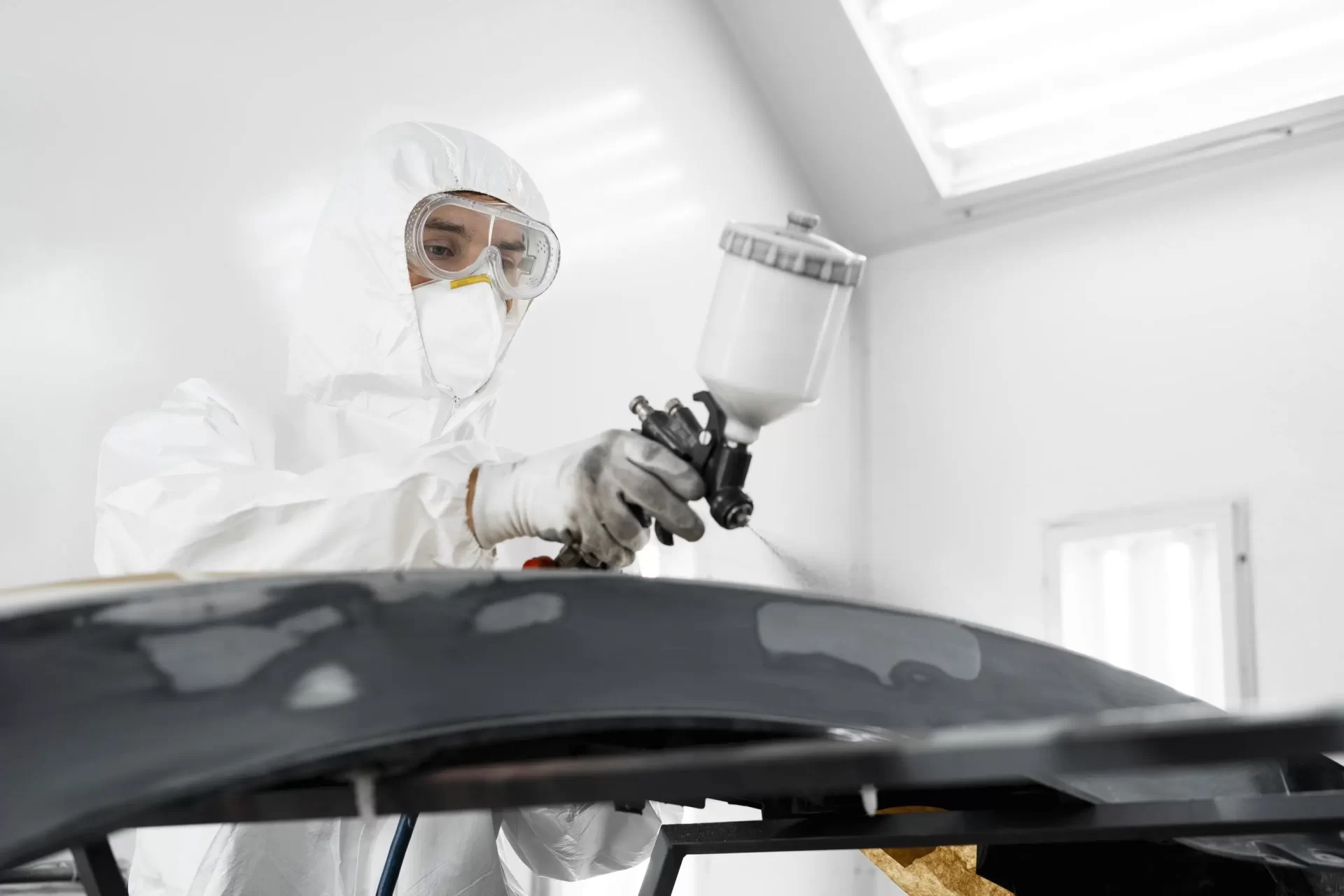 male-painter-using-gun-paint-car-shop_web.webp